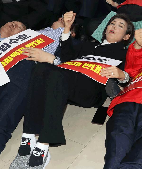 くまモン靴下ニダ 自由韓国党院内代表ナ ギョンウォン議員の靴下 カイカイch 日韓交流掲示板サイト