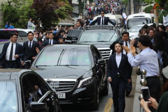 ムン ジェイン大統領初儀典車 マイバッハプルマンガード の性能 カイカイch 日韓交流掲示板サイト