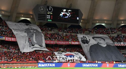 サッカー韓国vsオーストラリアで李舜臣と安重根の巨大垂れ幕再登場 カイカイch 日韓交流掲示板サイト